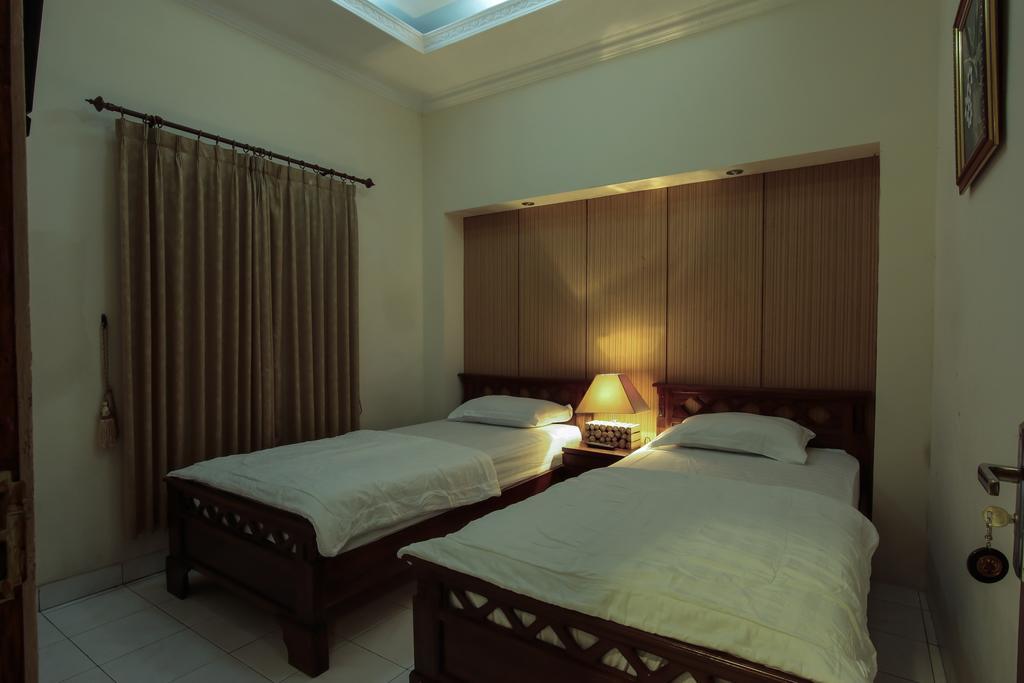 Griya Langen Guesthouse Yogyakarta Buitenkant foto
