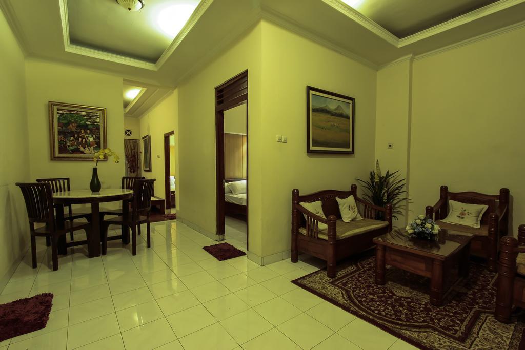 Griya Langen Guesthouse Yogyakarta Buitenkant foto