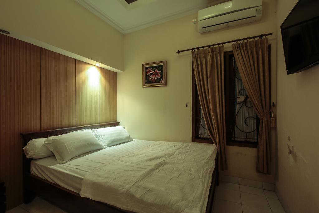 Griya Langen Guesthouse Yogyakarta Buitenkant foto