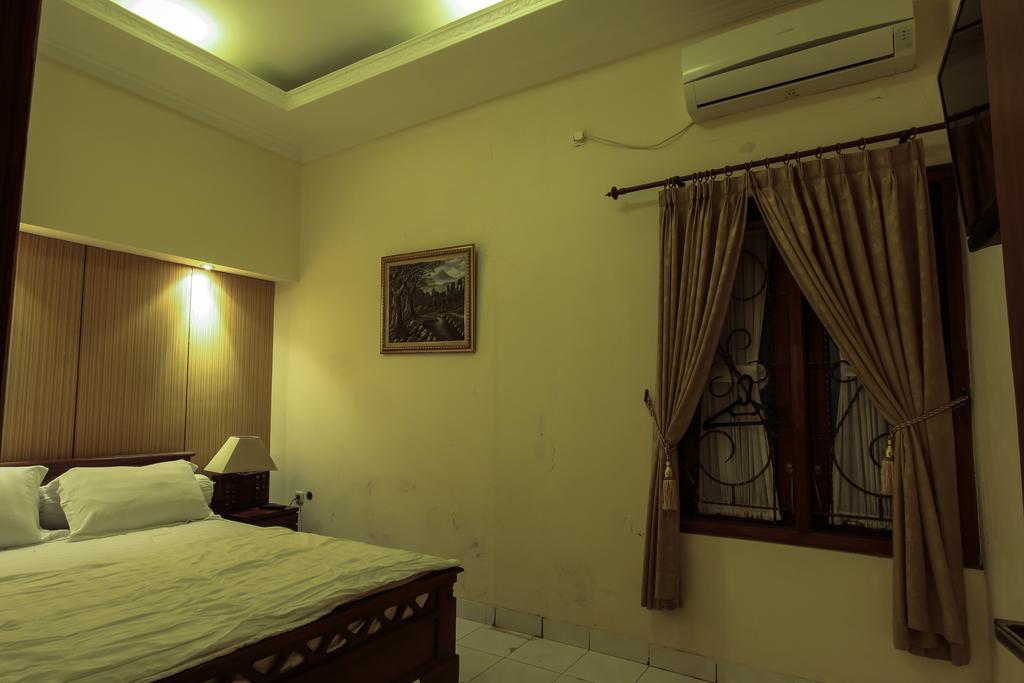 Griya Langen Guesthouse Yogyakarta Buitenkant foto