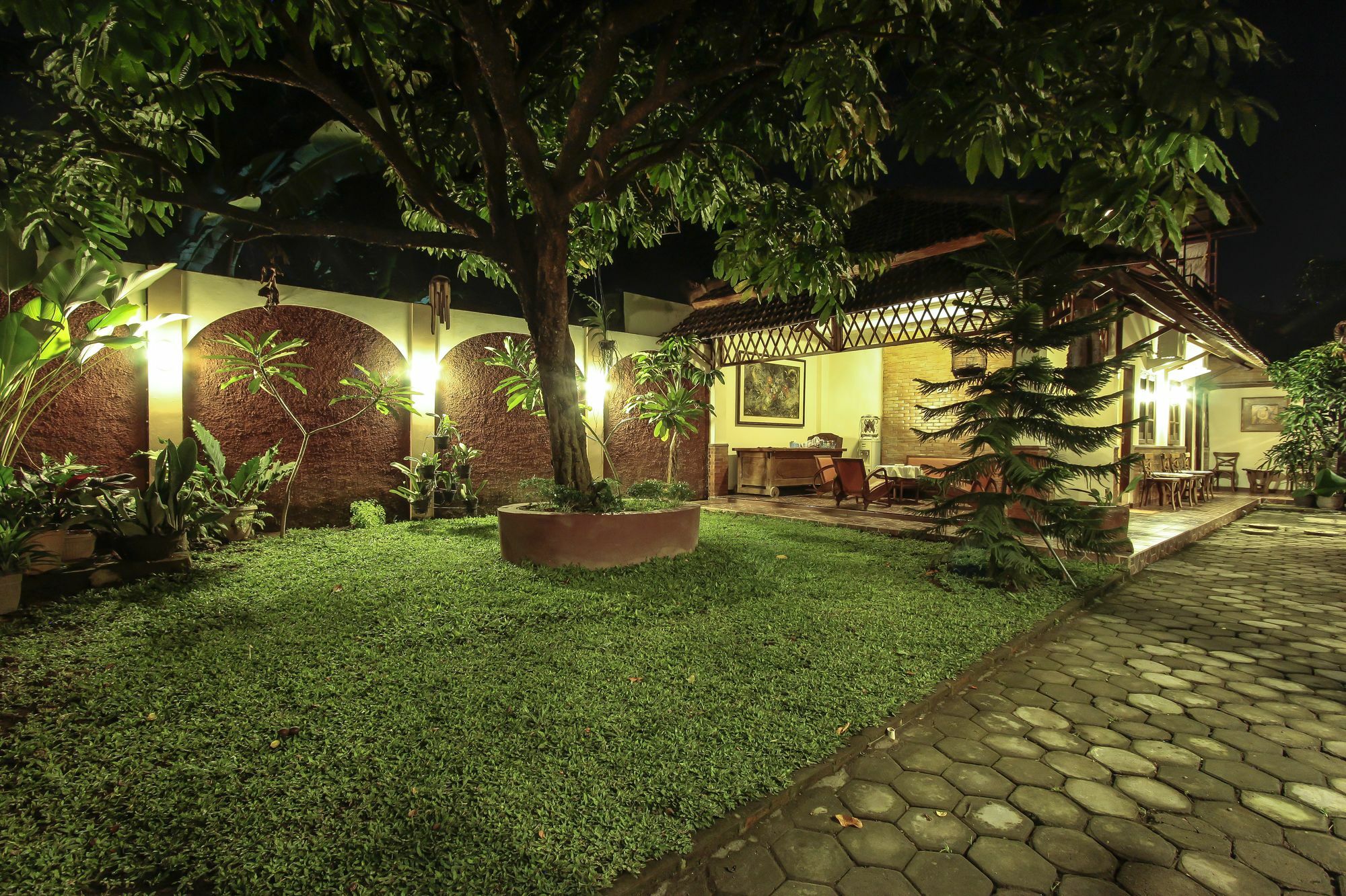 Griya Langen Guesthouse Yogyakarta Buitenkant foto