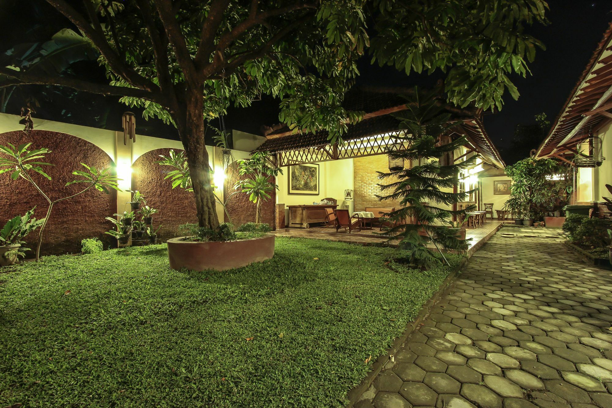 Griya Langen Guesthouse Yogyakarta Buitenkant foto